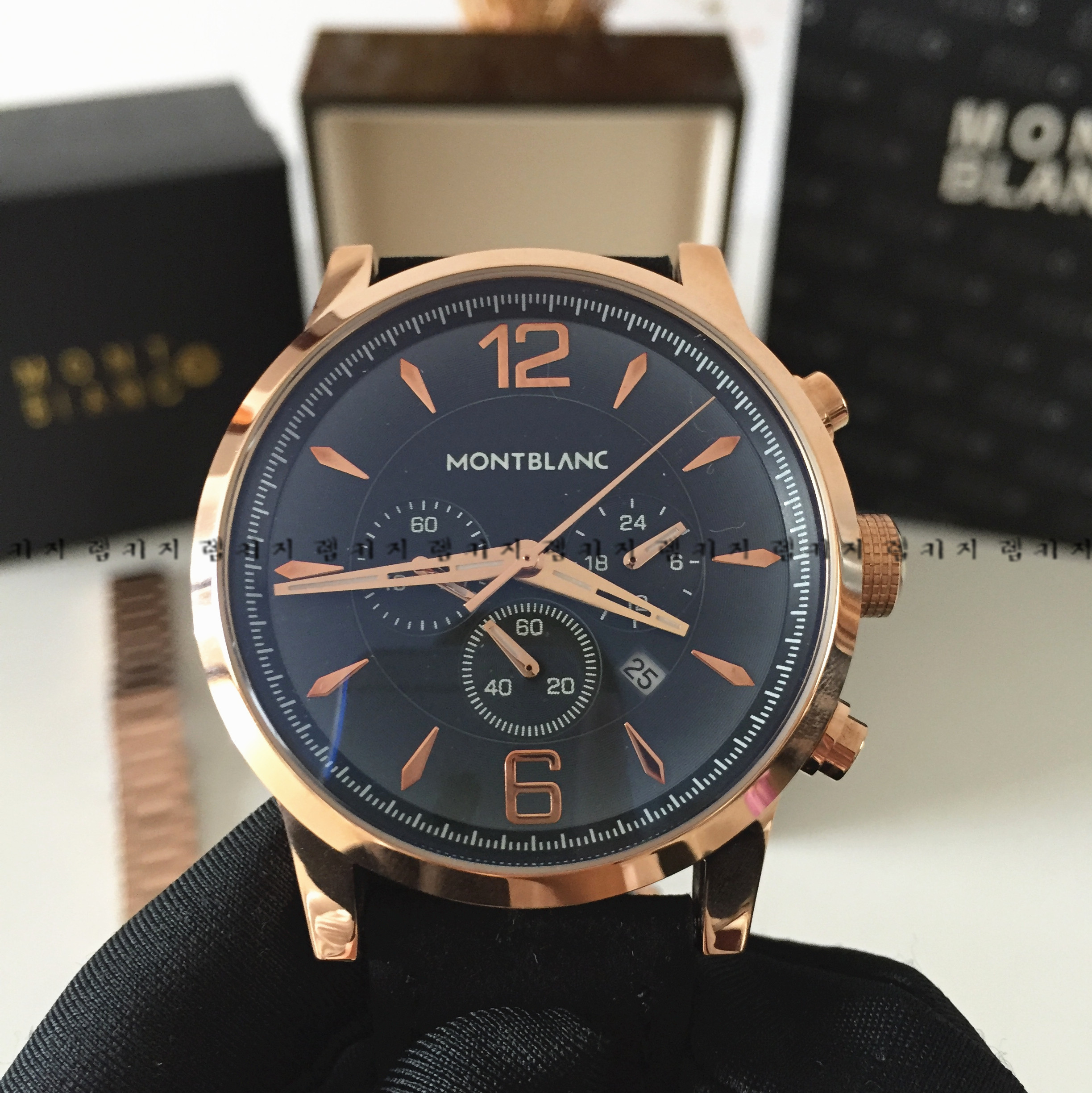 몽블랑 그라데이션 금장 가죽시계